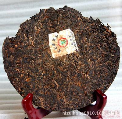 90年代中茶鐵餅綠印357克生餅 品味陳年普洱的醇香歲月